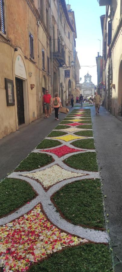 Piazza Duomo Casa Vacanze Sutri Eksteriør bilde