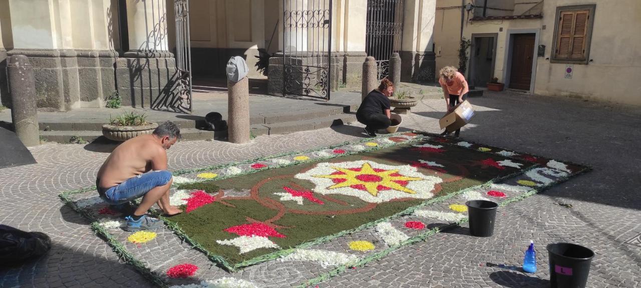 Piazza Duomo Casa Vacanze Sutri Eksteriør bilde